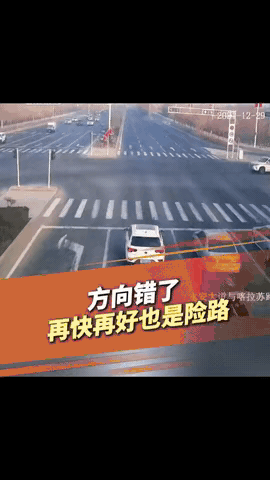 看的这些司机目瞪口呆。“这也行。”