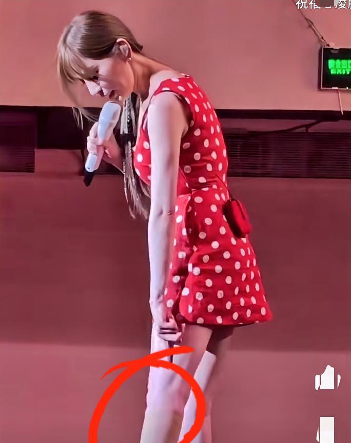 王心凌你糊涂啊为什么腿缝针了还要高强度唱跳啊？我本来以为是要让霸总们心疼，但