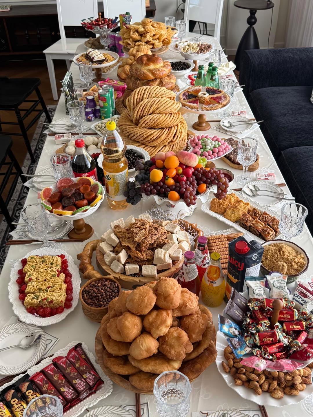 来个新疆人出来说说，你们那的待客方式真的是这样的？都是我爱吃的，什么时候去新疆体