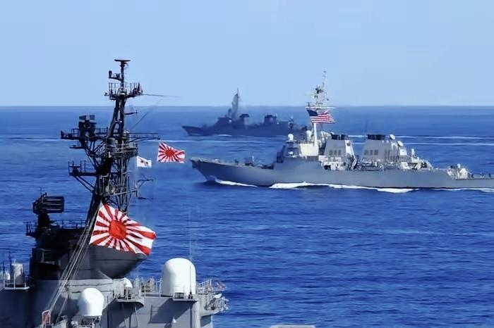 中美日三方的博弈如今已基本步入明牌阶段。美国的战略收缩早已脱离谋划层面，全面进入