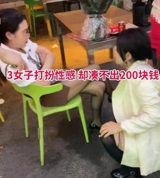 那天深夜，辽宁一家烧烤店里，三个女生组了一桌烧烤，边吃边喝，有说有笑。吃到差不多