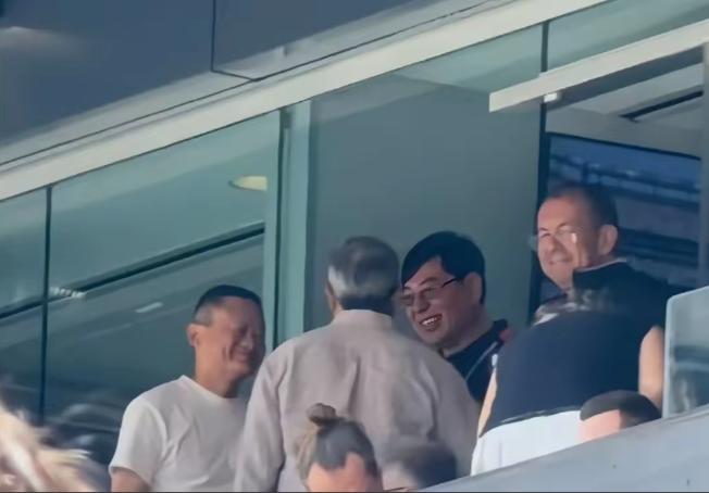 马云真有钱啊，马云远赴美国观看2026世界杯决赛，他没有坐在普通大众观众席，