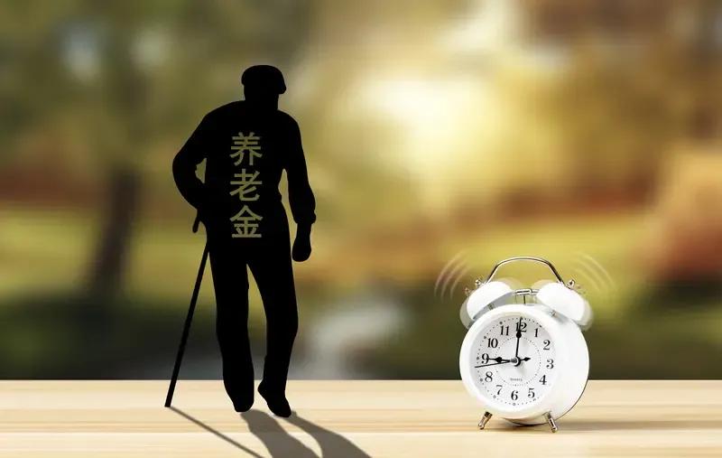 首先，要衷心感谢国家对退休人员的关怀，退休养老金已经连续上涨二十多年了。然而，在