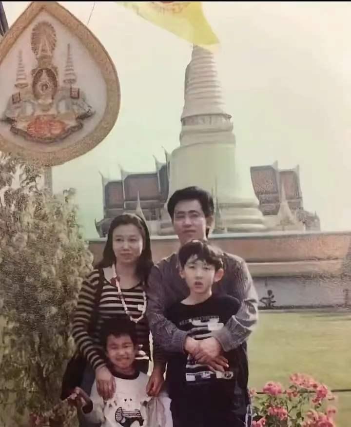 有人说，老许如果当初在舞钢不来深圳，继续当个车间主任，以他的才华、口才、社交