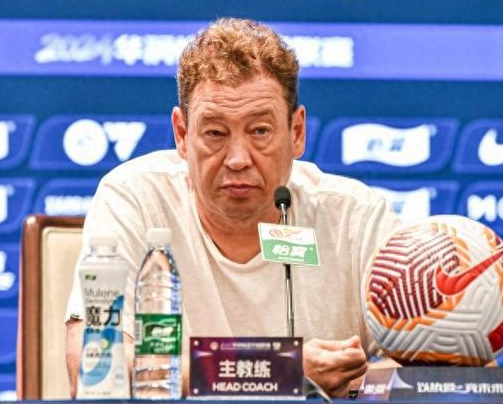 申花本赛季表现佳斯卢茨基思路转变功不可没