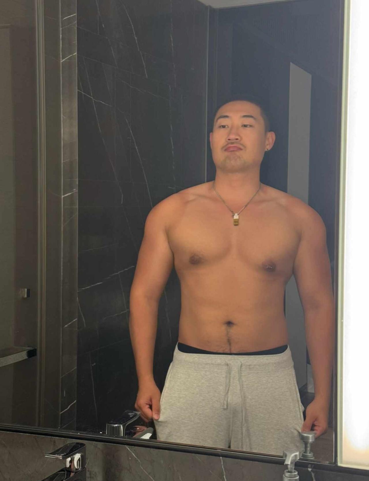 早上好祝你早上好周末快乐脂包肌健身人健身魂好像不太聪明的样子寸头