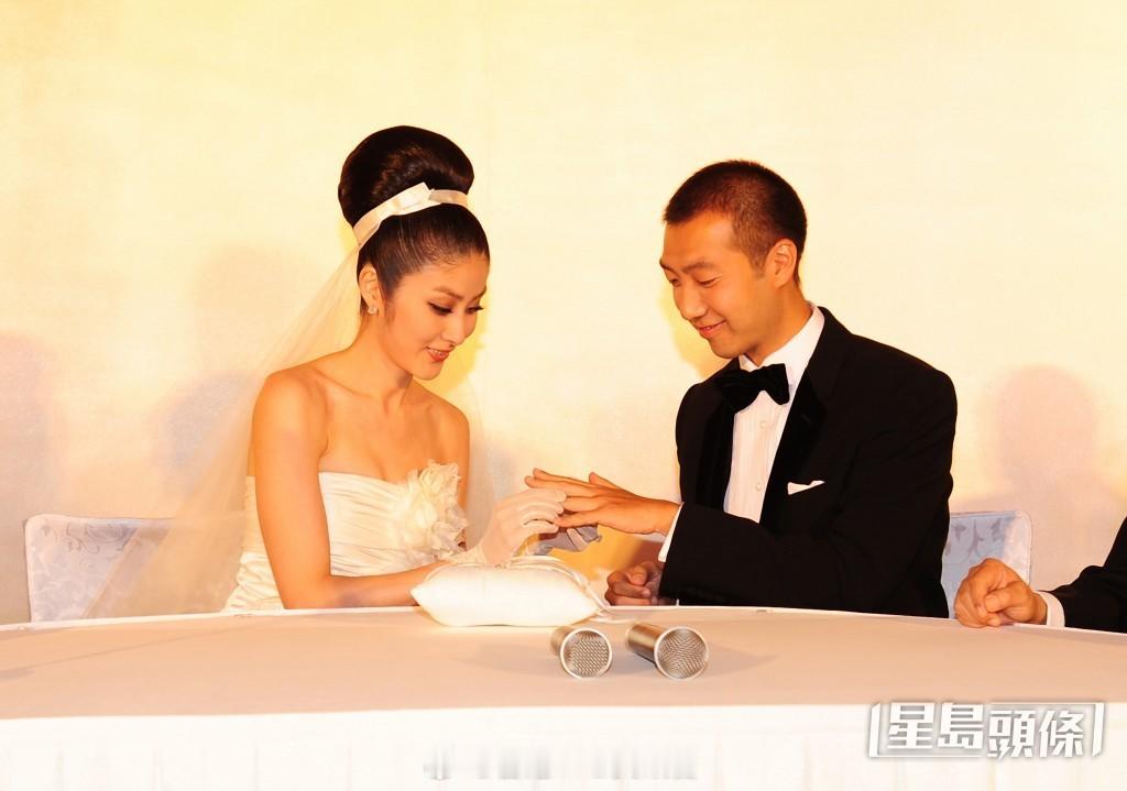 星岛：陈慧琳两子正面罕见曝光！“虾饺仔”呆萌样似足宋仲基180cm身高超越妈妈