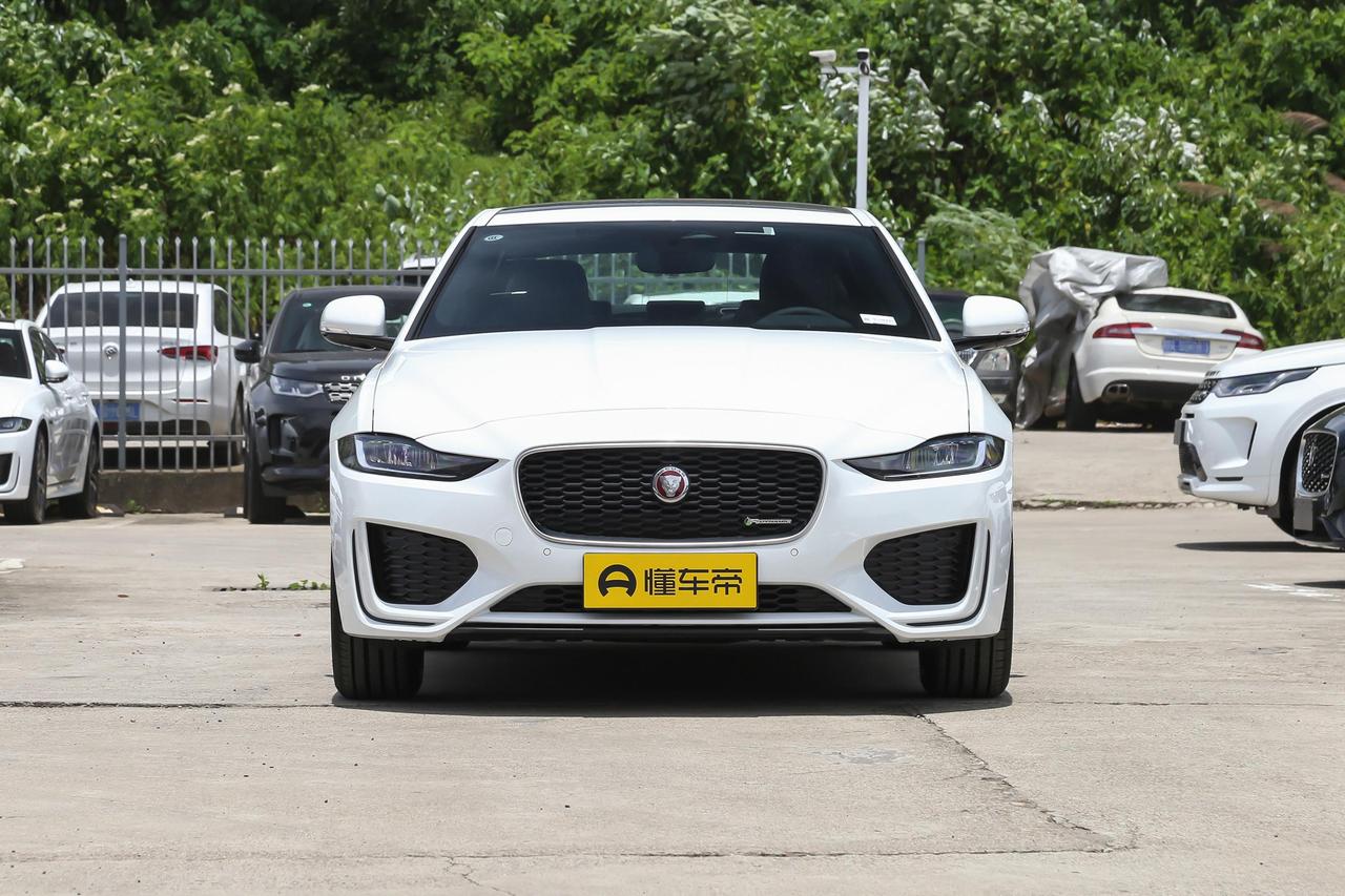 我上个月在本地二手车市场蹲了两周，提了台捷豹XEL2021款R-Dynamic版