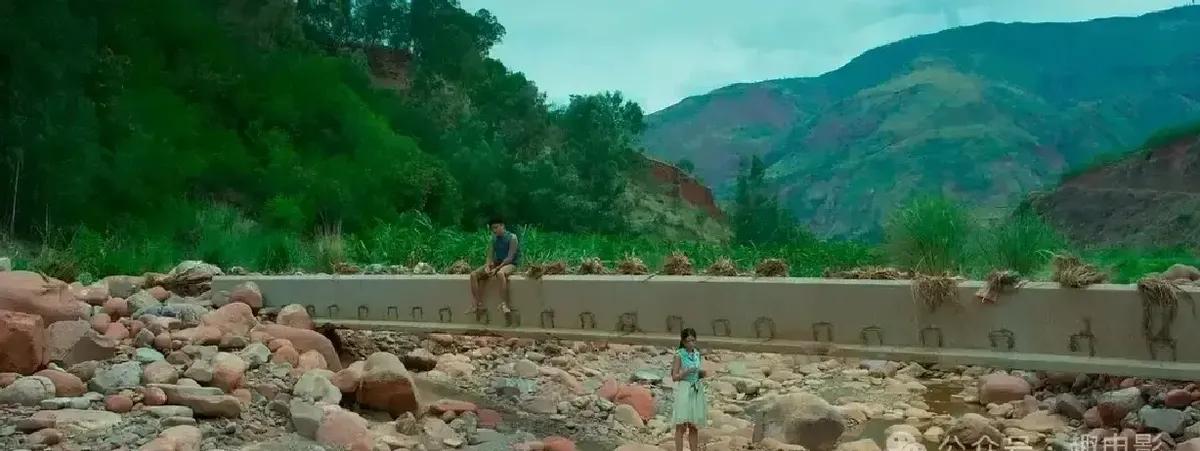 开厂老婆和修车师傅聊得火热，我半夜翻手机看到“今晚老地方”四个字，脑子嗡一声。