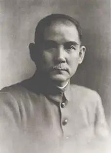 1949年，临近南京解放，孙中山之子孙科对中山陵的护卫们下了一道命令：“毛泽东和