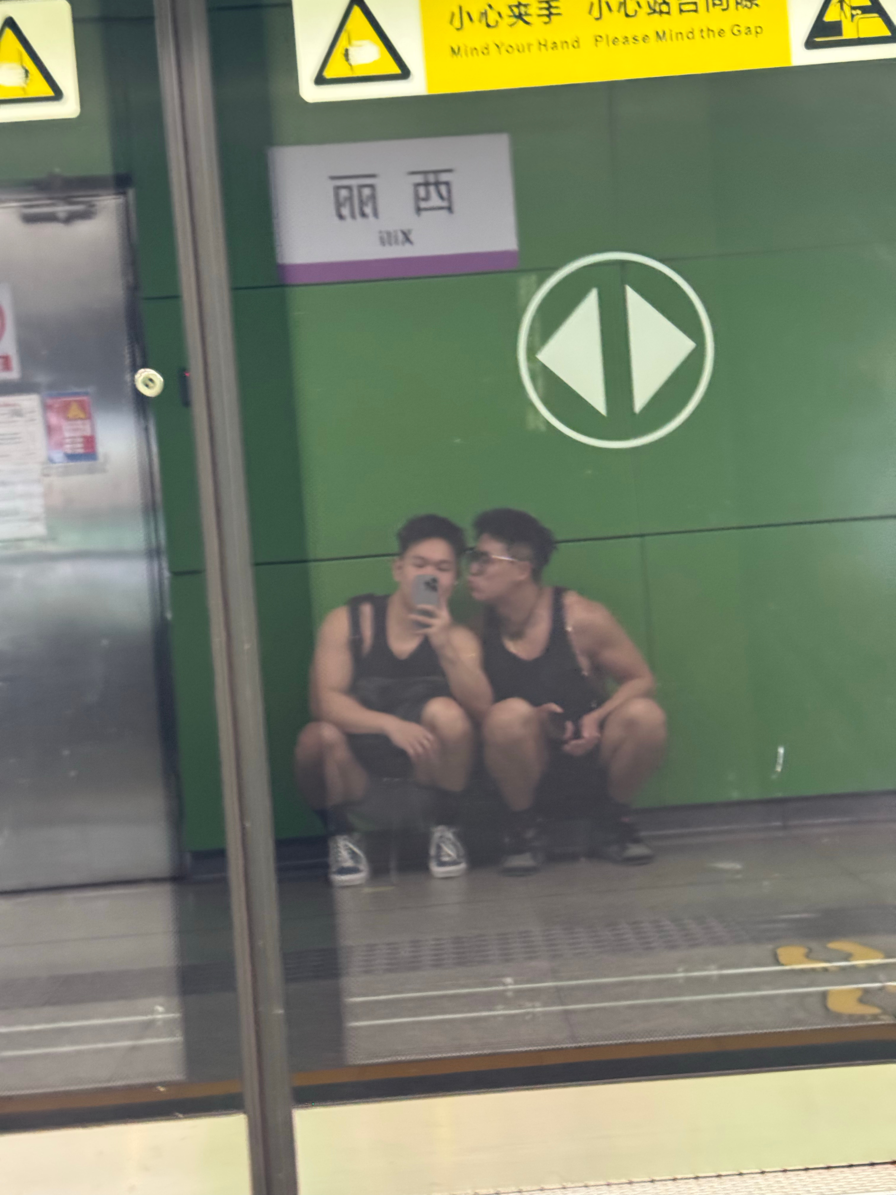 旁边的兄弟好像不太直