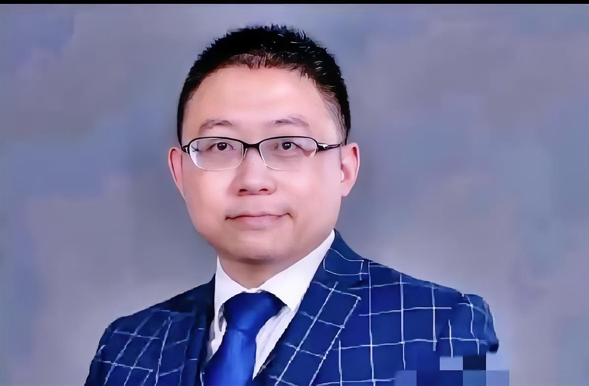 这就很搞笑了，真的是笑发财了。​刚才那个专家还在那唾沫横飞教育人呢，一副高高在