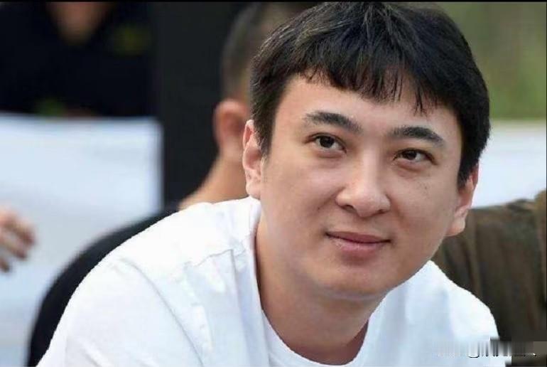 王思聪和孙宇晨，这两个名字最近因为景甜的事又被大家放到一起比较了。不比不知道，一