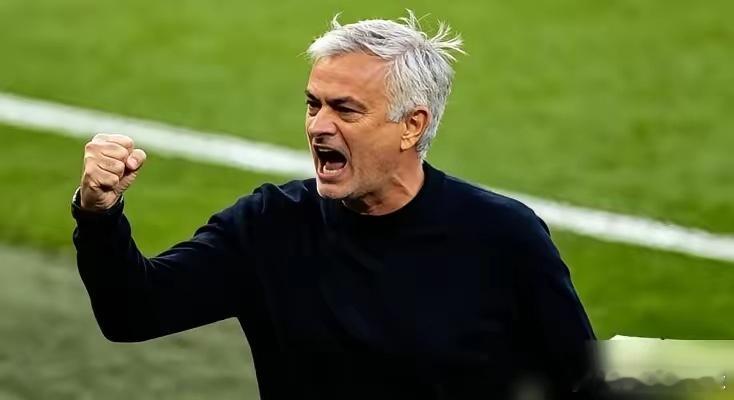 30轮不败，联赛第二，穆里尼奥的本菲卡马上就要被踢出欧冠了，这剧本谁写的？翻开