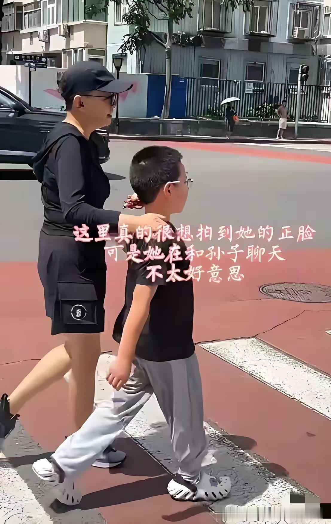 宋丹丹，引发热议。7月13日，65岁的宋丹丹，冲上热搜，这一次，不是在烈日下健