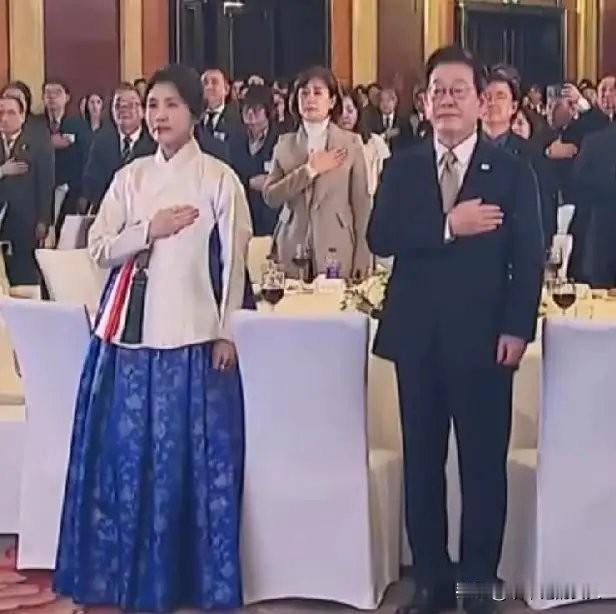 求解！李在明访华到底带了什么礼物🎁？跟我说的，我给大家发个红包。[捂脸哭]