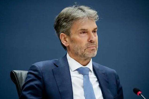闻泰科技正式亮剑，要求接收安世在华全部资产，以彼之道还之彼身。这事来得不声不