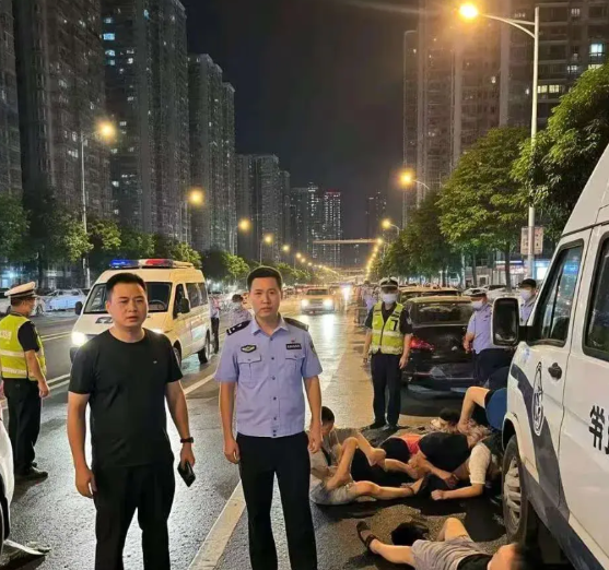 冲动是魔鬼，小不忍闯大祸！重庆警方通报:昨天晚上8点50分左右，重庆巴南区38