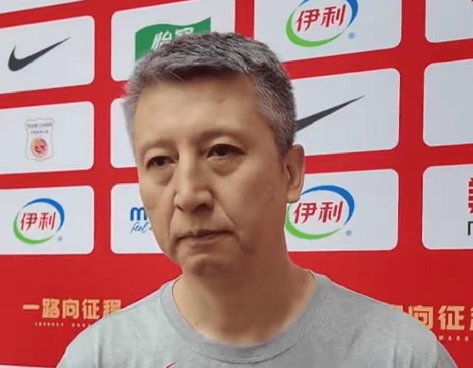 终于看明白了。中国男篮真正离不开的，绝对是胡金秋和贺希宁。不知道大家发现没有