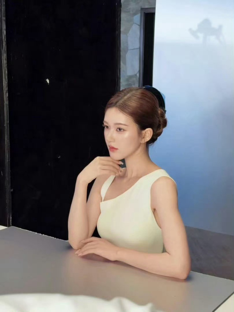 赵露思的脸太高级了，浑然天成真的好耐看