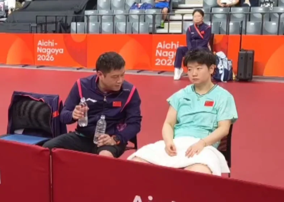 孙颖莎4:2拿下朱芊曦这场，为何这么难？莱维说：从局间的动作来看，莎莎太累了！莱维说：朱芊曦以前是河