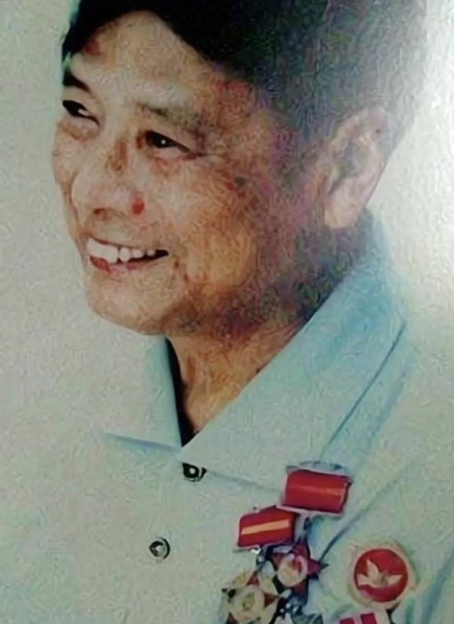 1953年战争中，志愿军通信员重伤被围，美军头子奸笑道：“别急，先耍会儿。”20