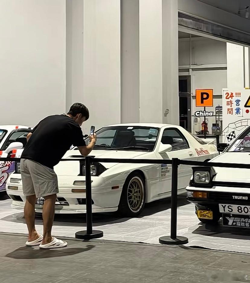 忙里偷闲，这两天徐杰去看了在东莞举办的车展，看到了许多赛车和改装车[666]​