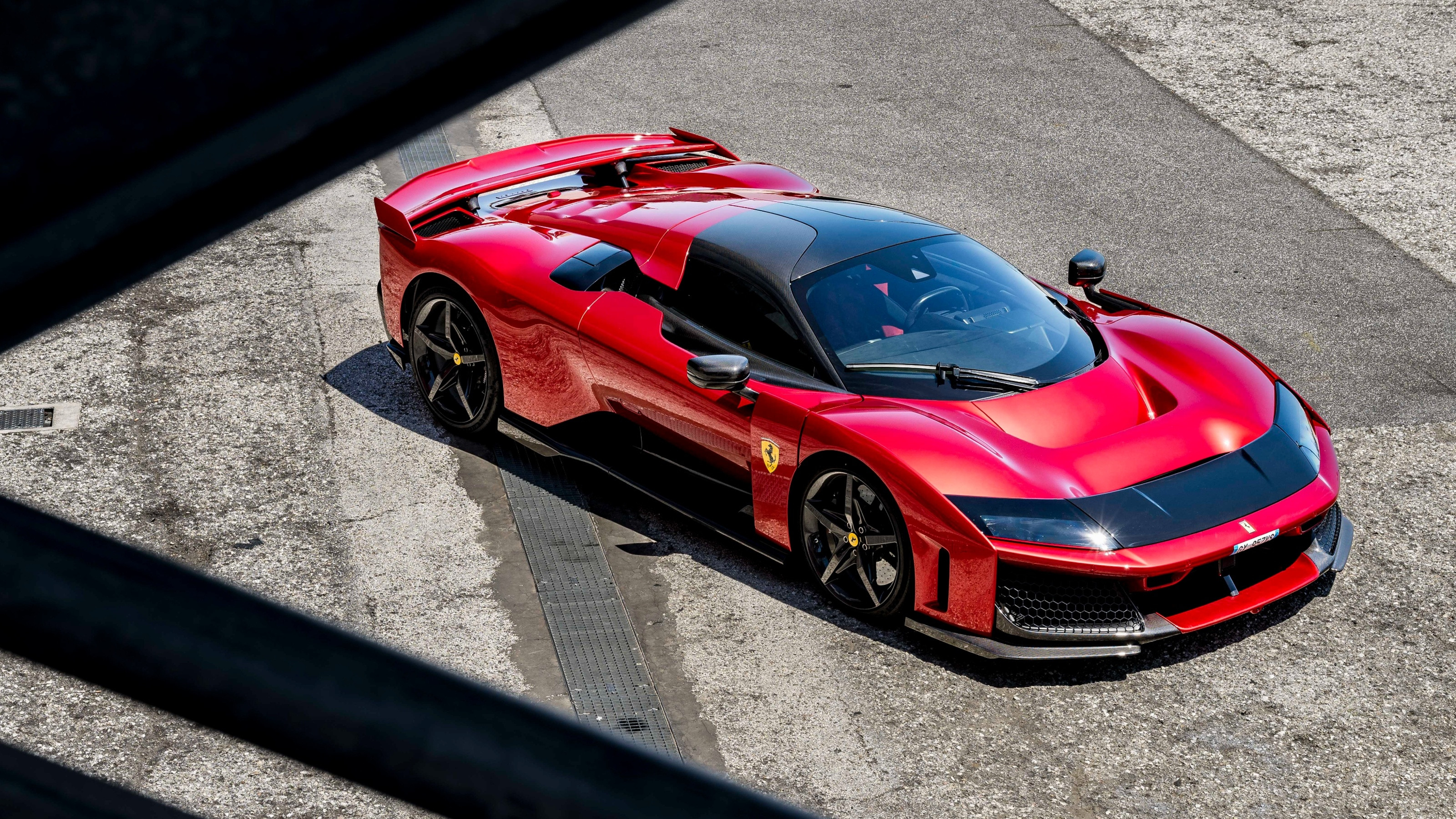 FerrariF80法拉利外媒评价这车动态表现都是非常牛逼，法拉利操控那肯定