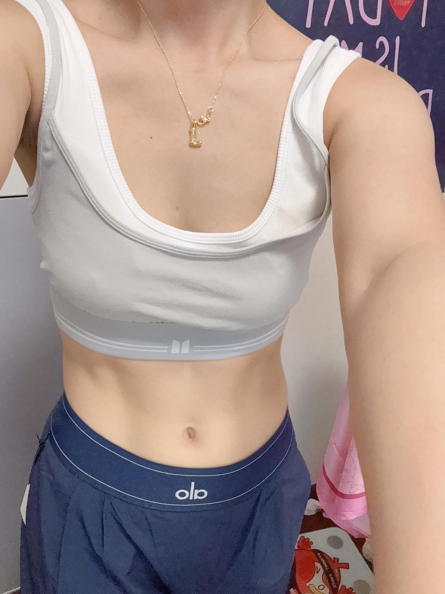 赵露思的女人跟着赵露思走就行（一天没吃饭➕吸气才会这个效果）