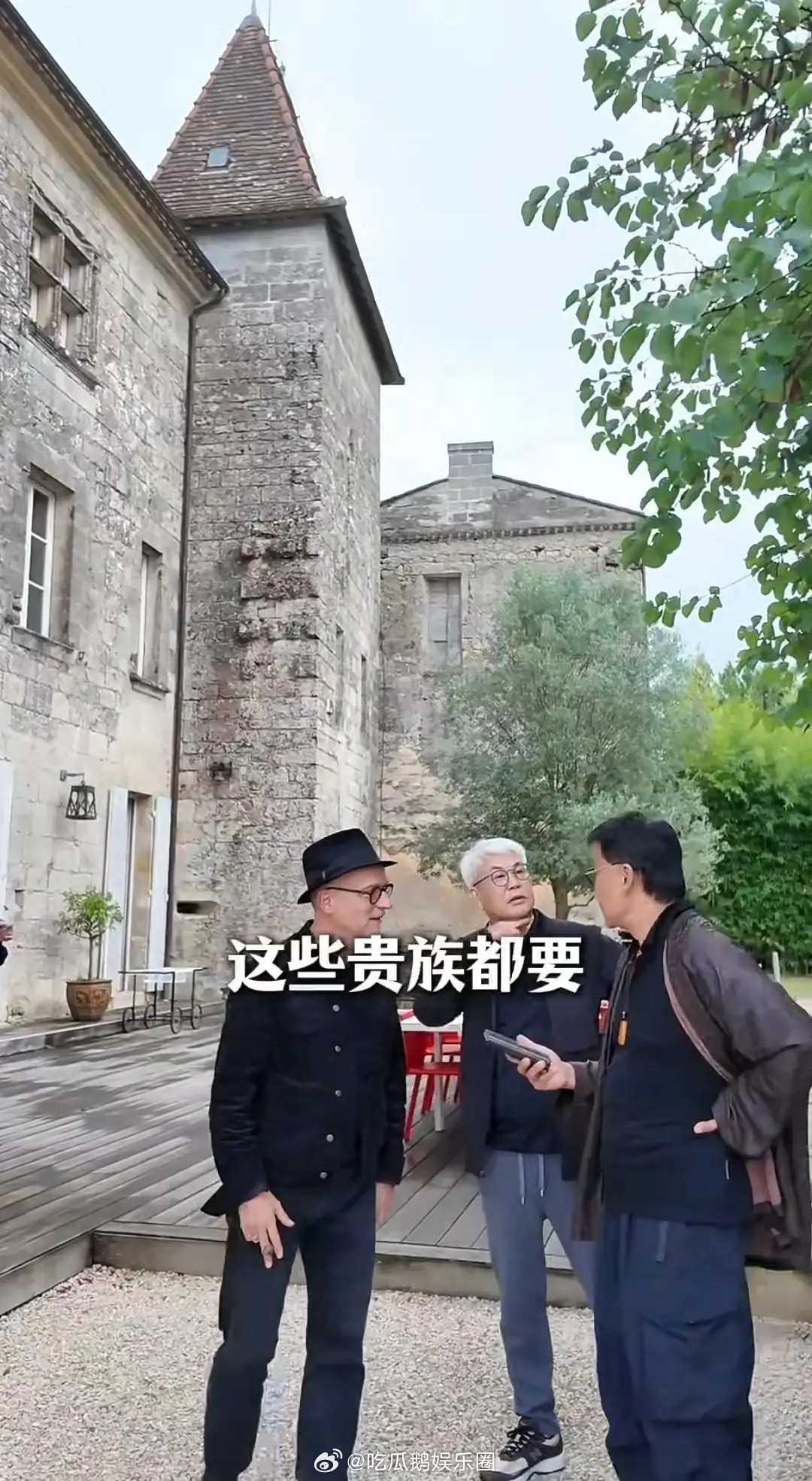 李国庆夫妇法国酒庄喝交杯酒，张丹红半老徐娘，撒娇男方变痴汉！