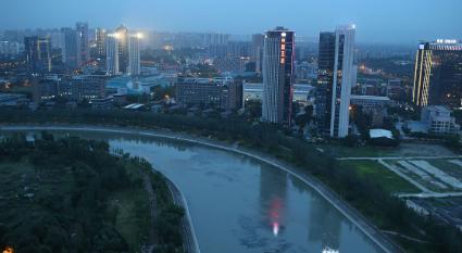 一、2026年多少分能上济宁医学院？先说结论。济宁医学院招生办副主任周其霖在山