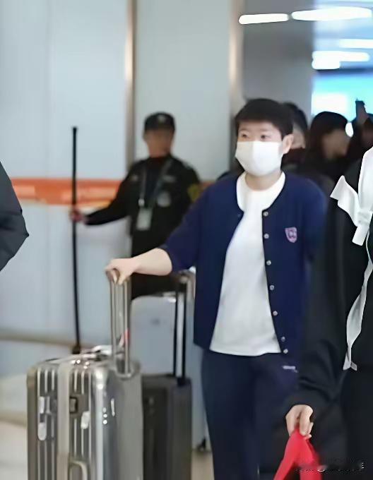 莎头平安抵达海南！经过几个小时的飞行，中午时分，参加海口亚洲杯的莎头平安落地海