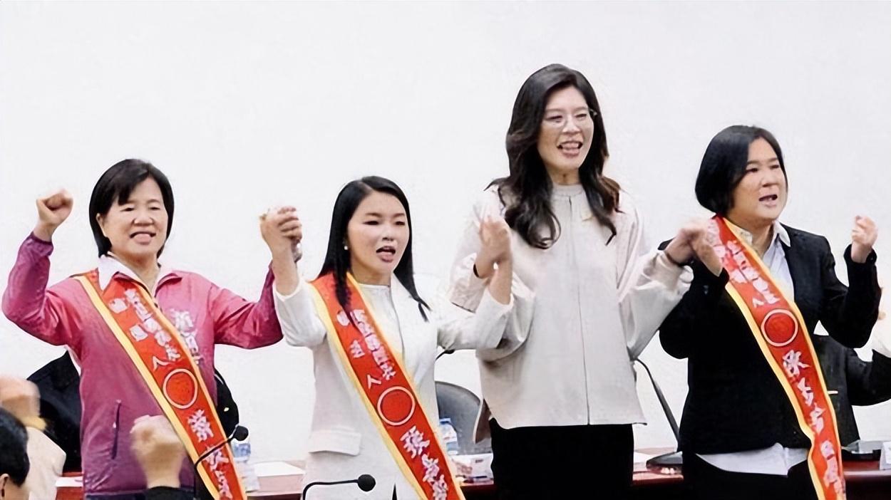 郑丽文24小时连征三位女将，国民党“女力军团”剑指2026近日岛内政坛突然刮起