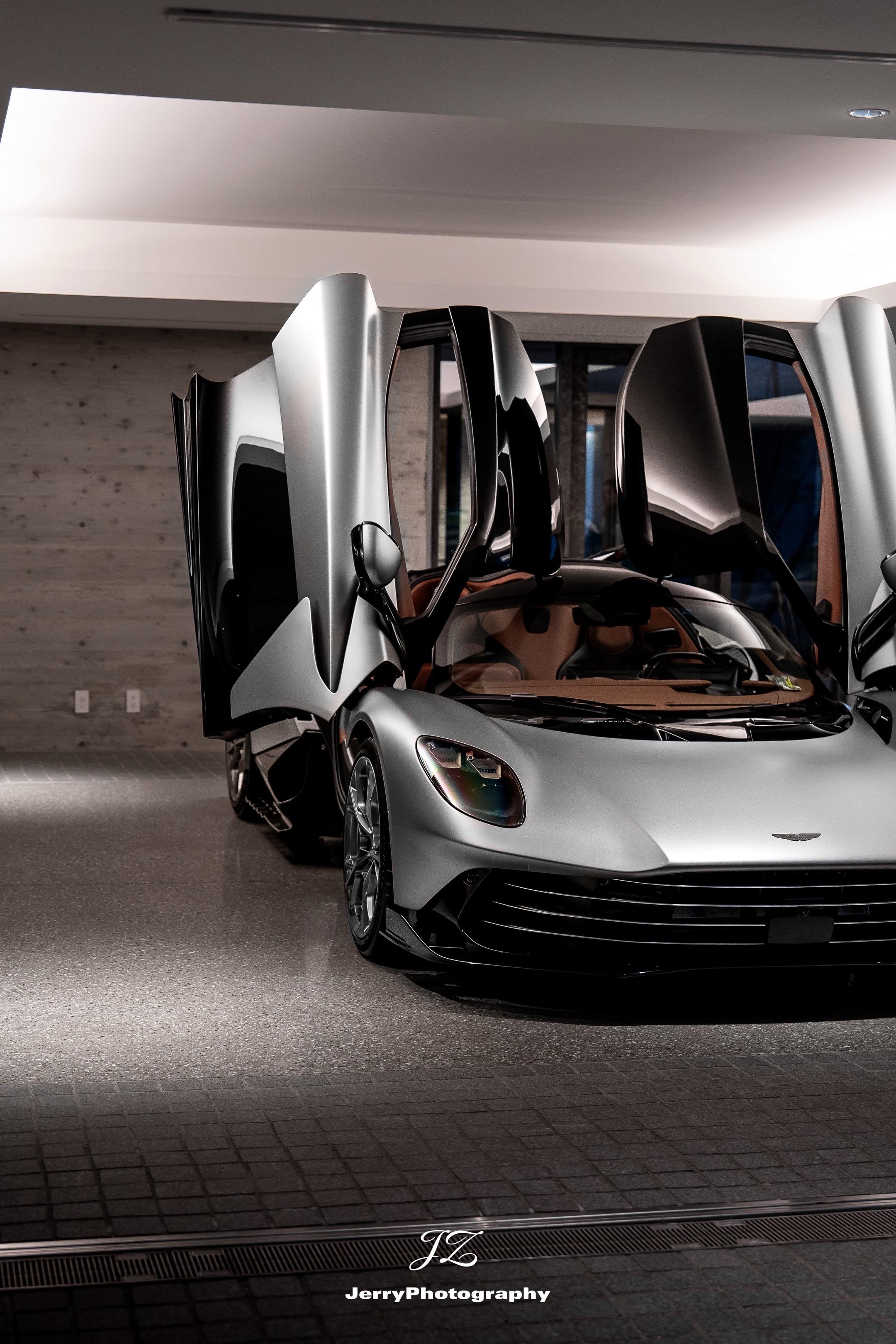 传说尽头的英灵殿。阿斯顿马丁Valhalla，银色的车总是很有质感