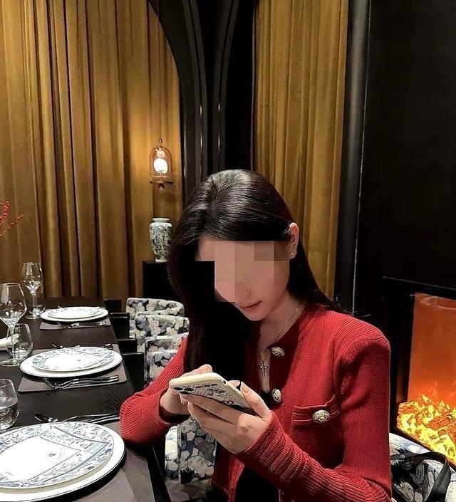 安徽阜阳这相亲局，把“敷衍”和“体面”摆得明明白白！那天馆子里飘着红烧肉的香气