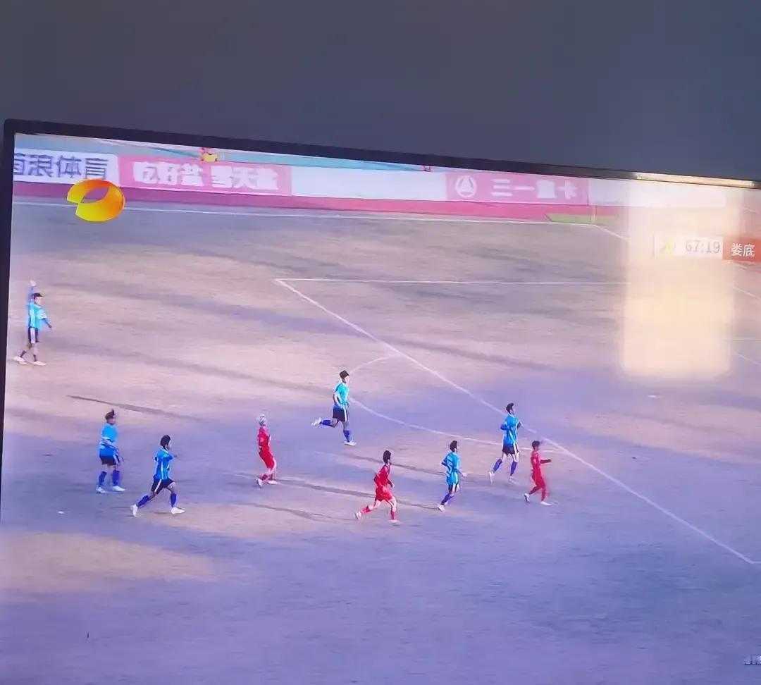 门将扑点球根本不是赌运气，看完湖南门神赵天乐78%的扑救率，你才知道什么叫“算死