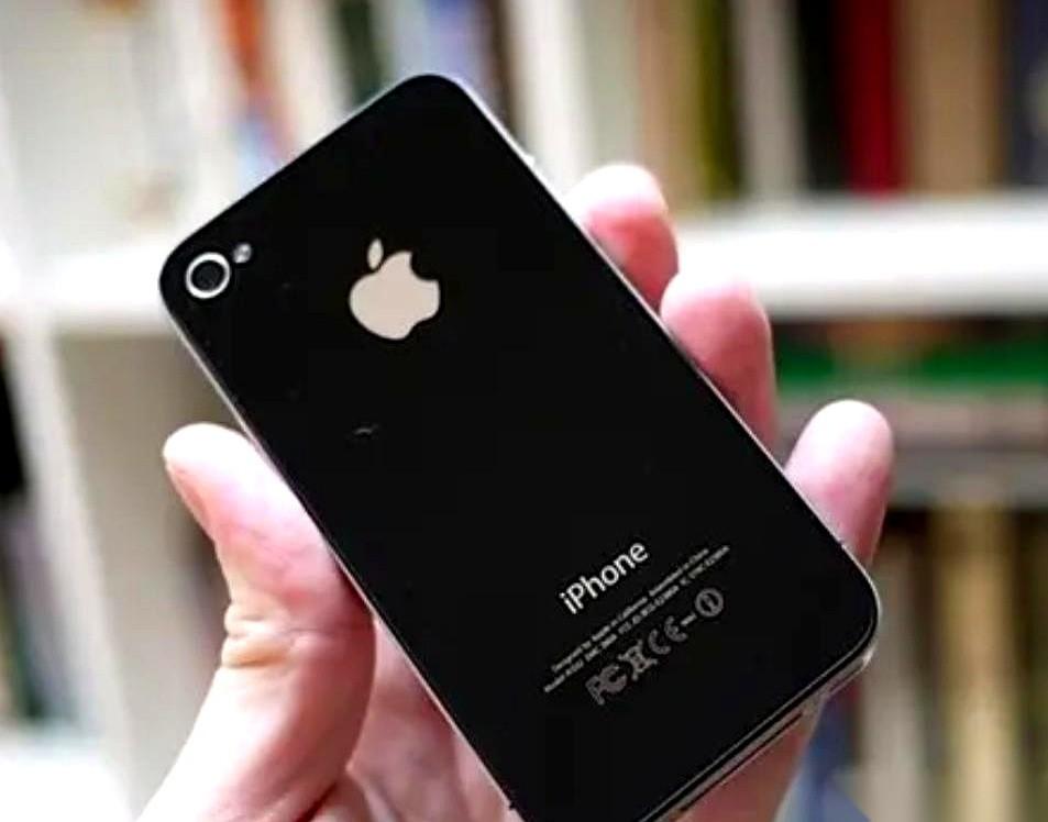 今天翻箱倒柜，把2010年的老伙计们请了出来。一个已经“尸变”了，电池鼓得跟个