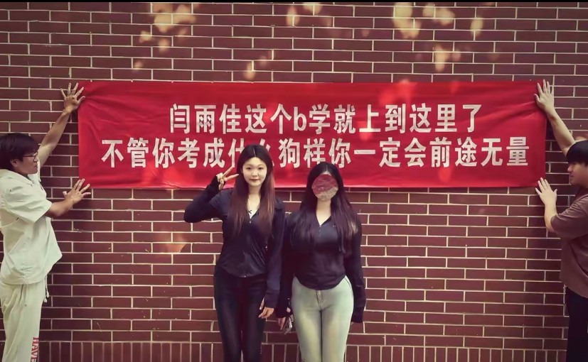 现在都流行这么拍毕业照了是吗？