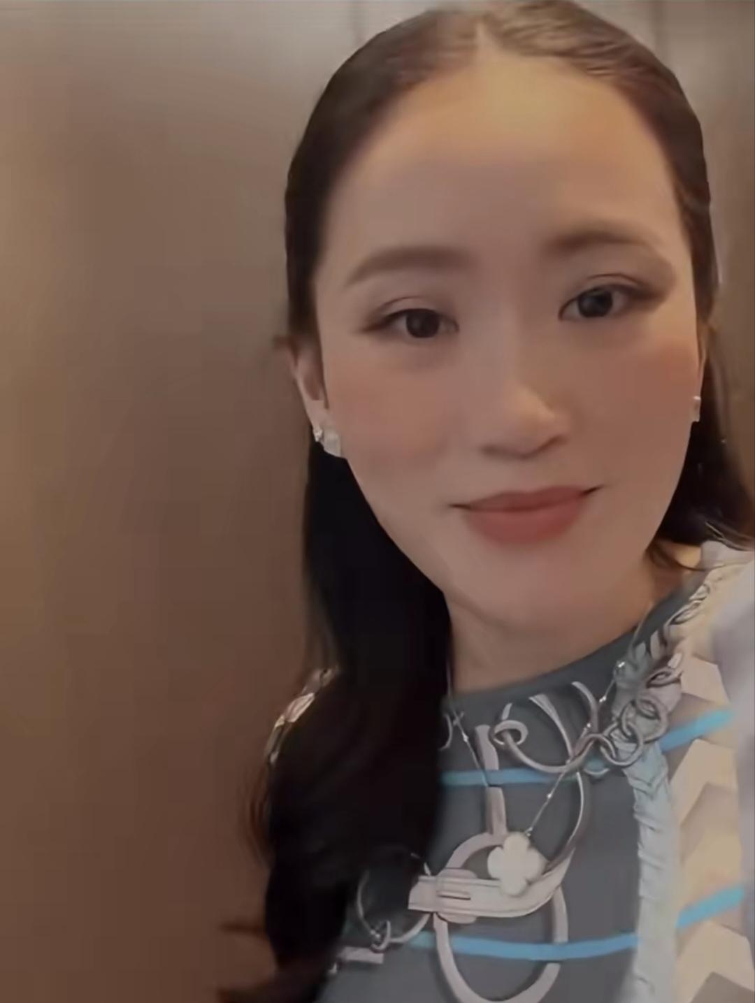 2026年1月21日，佩通坦回到以前工作的地方！她以前的办公室真漂亮，高端，大气