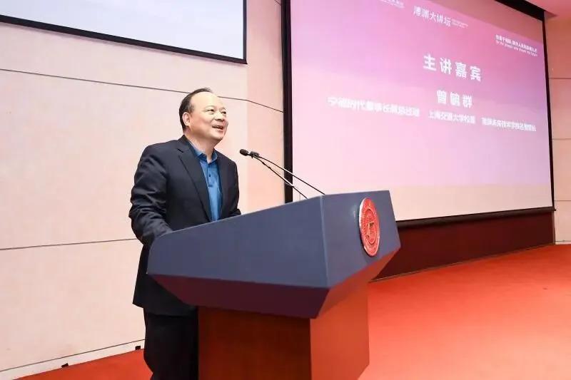 豪捐20亿！曾毓群再出手，6年给母校捐超34亿，这才是中国企业家该有的样子