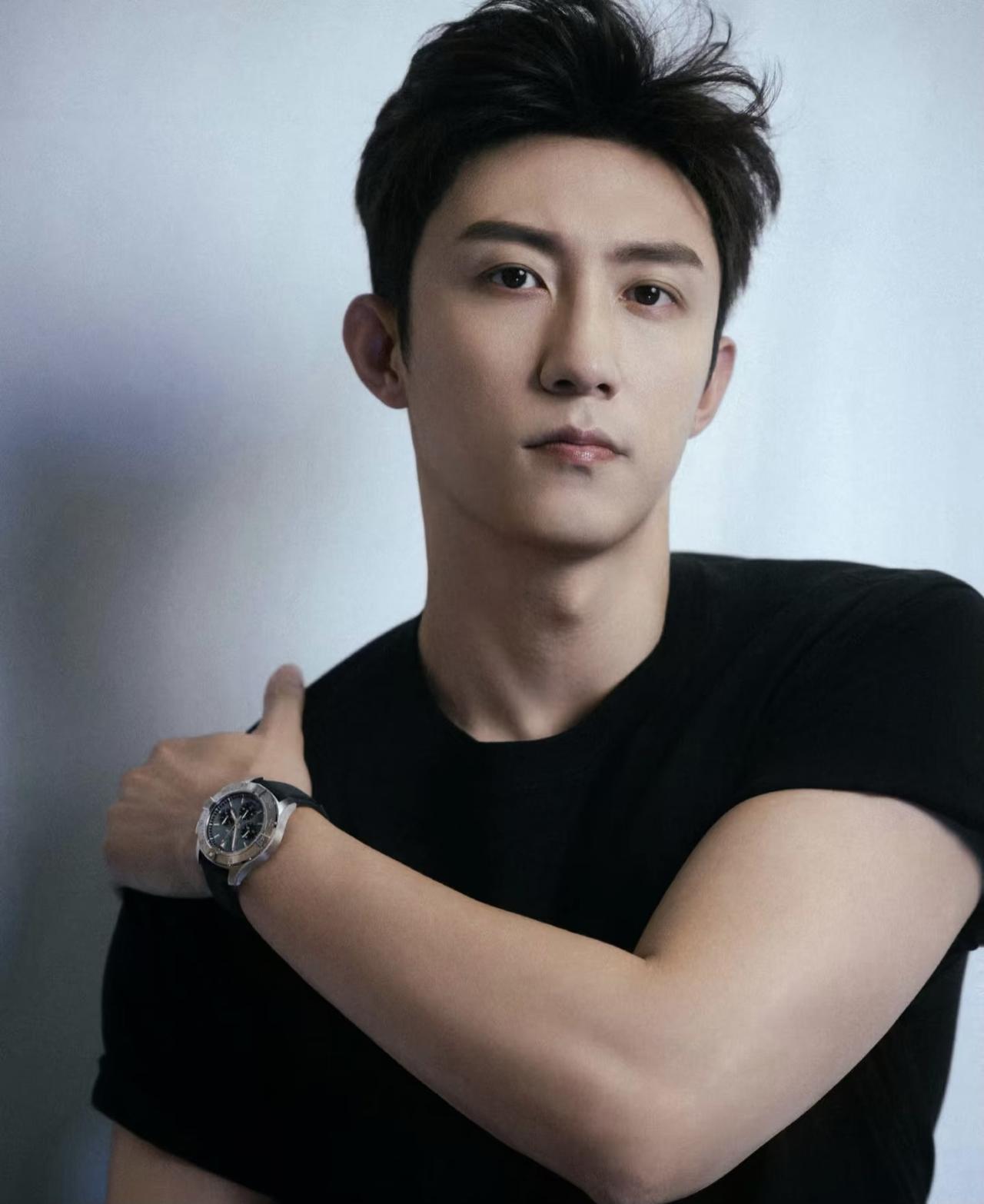 大家不要再羡慕黄景瑜了，我们永远不可能成为他，仅仅一个条件，大多数人就无法做