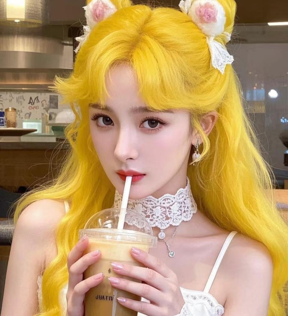 我问闺蜜：“大家为什么都那么杨幂呢？爱她好看的明星多的是。”闺蜜说：“别闹，你