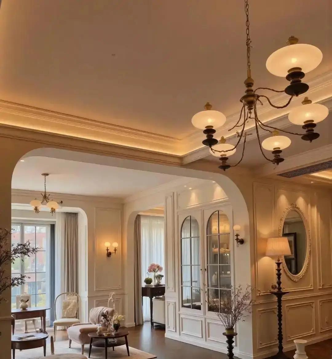 别再买仿古家具了。上海客户现在直接给AI喂老照片，打印出带包浆裂纹的新椅子。