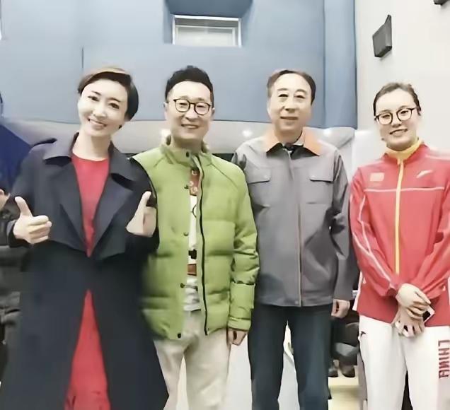 我敢打赌，能把这四位全部认出来的，绝对是一位高手，我只认出了中间两位，另外两位女