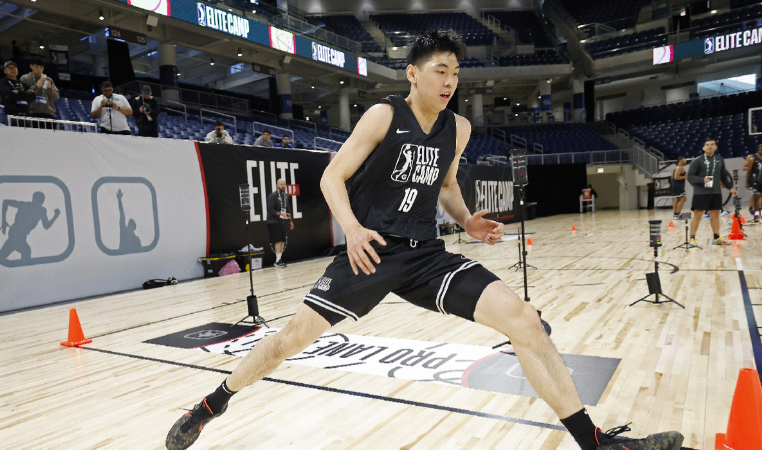 崔永熙，如今全实现了？去年他单枪匹马去闯NBA选秀，别人笑他不自量力。可他说：
