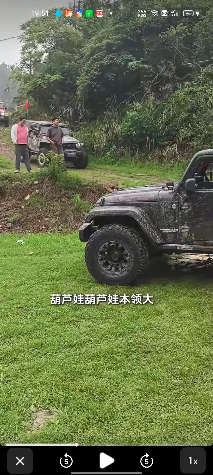 6月7日，浙江丽水。一男子本来开开心心去钓鱼，结果开的车和船都陷在岸边的淤泥里。
