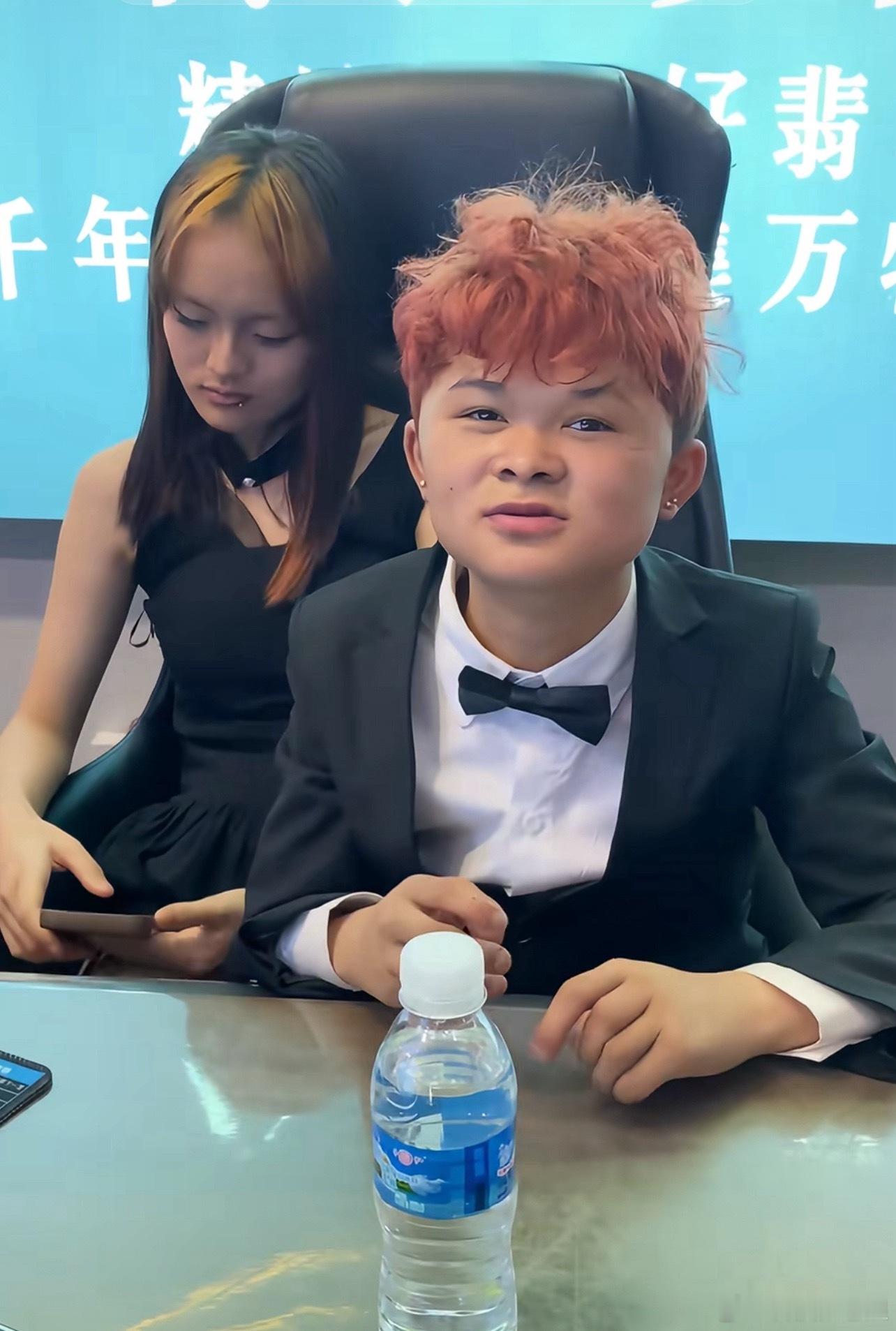 小马云要当爸爸了范小勤和它的团队挺过分的，范小勤说白了就是低能儿，土话就是傻子。