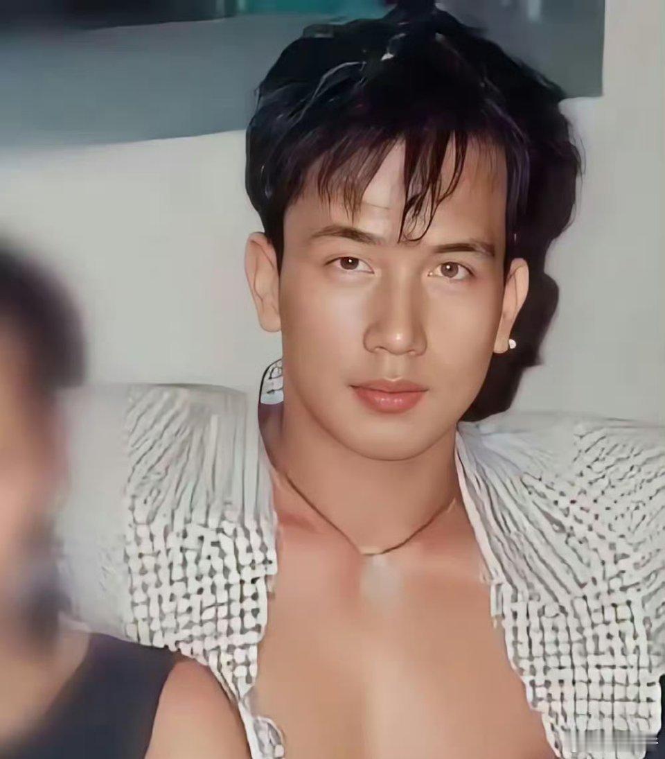 网友说90年代的具俊晔和黎明一个咖位，终于能理解大S为什么那么爱他了[笑着哭]