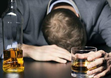 糖尿病与喝酒有关？医生反复提醒：糖尿病患者，这4种酒最好少喝 糖尿病，现代