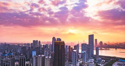 一、2026年到底多少分能上？咱们说点实际的先说分数线。我知道你们最关心这个。